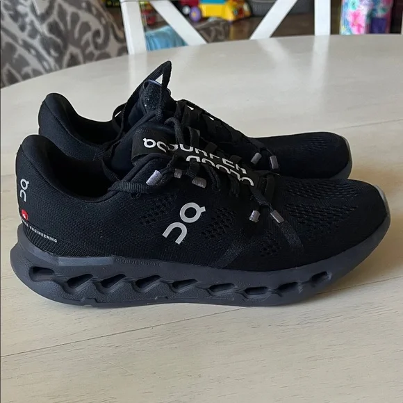 On Running Women’s Cloudsurfer - Picture 3 of 10